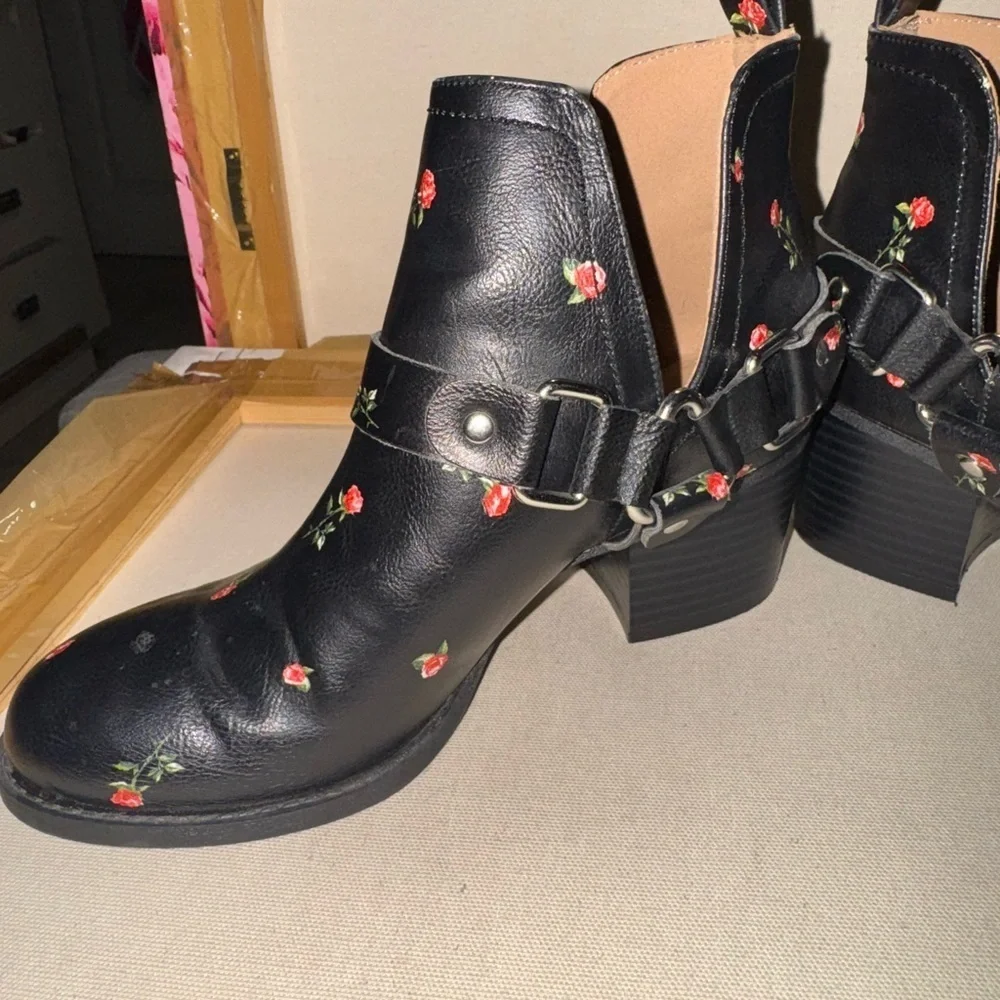 Madden girl ankle boots 5.5
